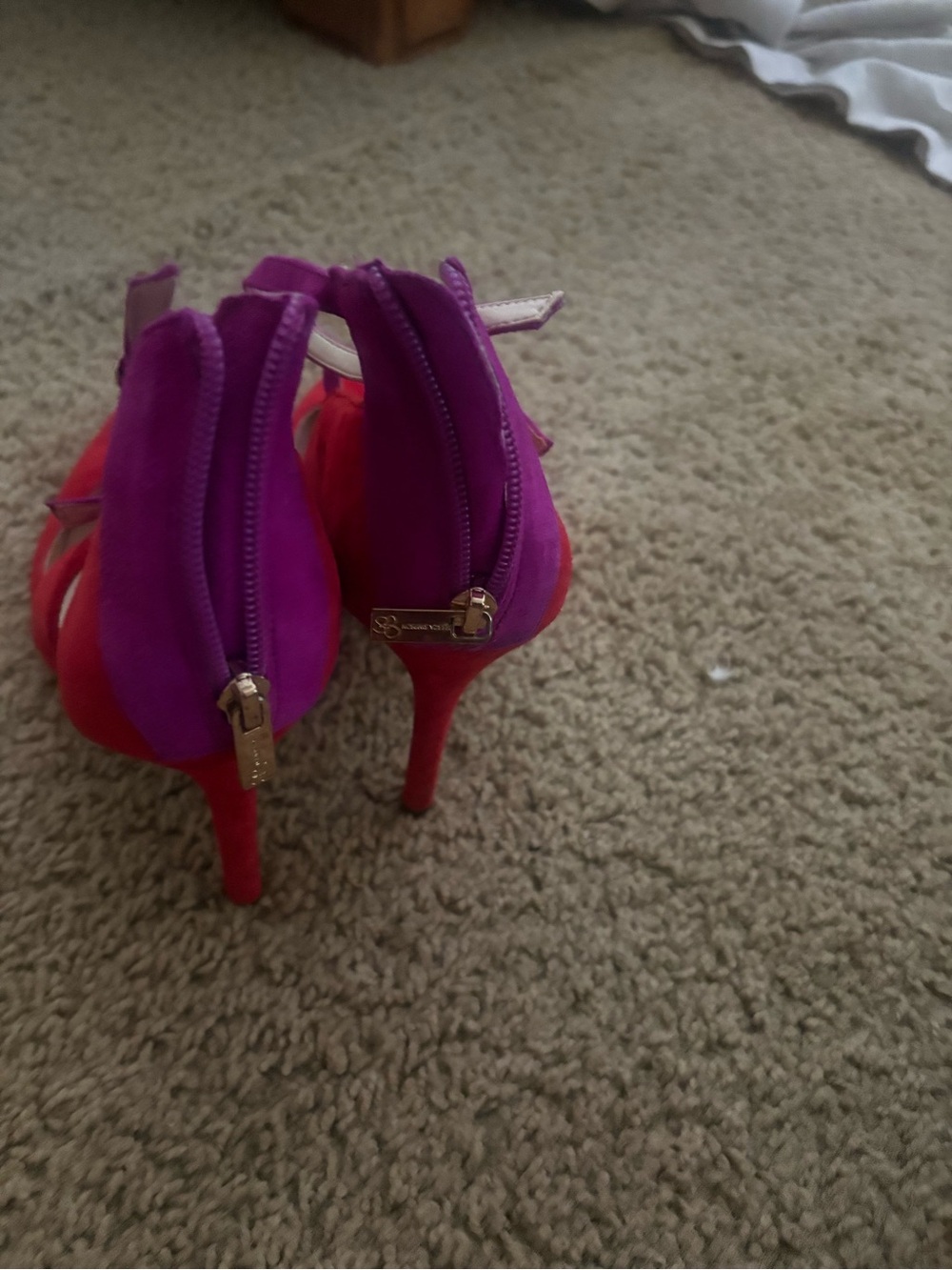 Jessica Simpson Red Pointed Heels with Purple Ankle Straps - Picture 3 of 4